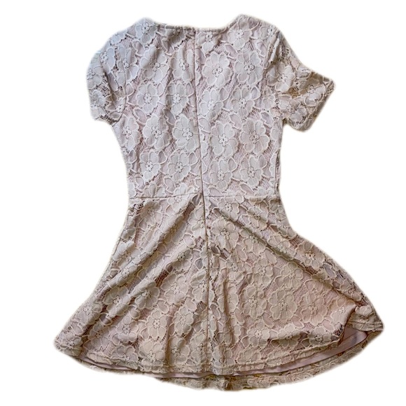 Pink Lace dress from Forever 21 2013 - Picture 2 of 5